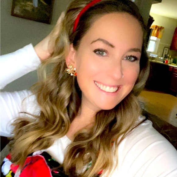 Meet your Posher, April - Picture 1 of 1